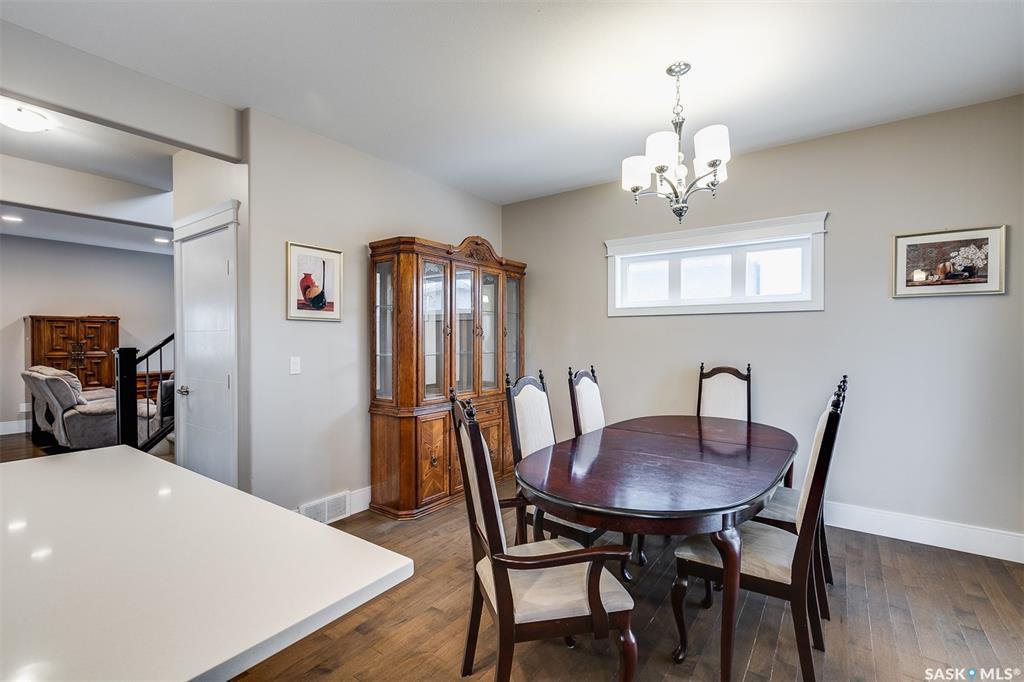 Stonebridge小区近1600尺双层独立屋出售。优质建商D&S高档装修：实木地板，高层高，石头台面，大厨房，大地块。开价：$405000 - 8