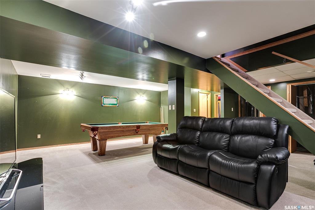 Erindale 小区1360尺独立屋出售，步行至两所小学和高中以及购物。共4房间。朝阳大后院子。大窗挑高客厅，实木地板，保养好，新换瓦片锅炉热水器和窗户。连房子双车库。挂牌价格：$369900 。有意请联系地产经纪Gary Gai 盖王睿 - 6