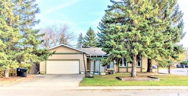 FOREST GROVE小区11472尺5室3卫独立屋出售。位于安静街区，近公园，步行到两所学校（百年高中，St joseph），周边生活设施齐全，交通便利。双客厅和餐厅宽敞明亮，瓷砖地板。厨房新装台面，近期翻新橱柜。客厅嵌入式大窗自然光充足，带一个壁炉。主卧带洗手间间。地下室装 - 4