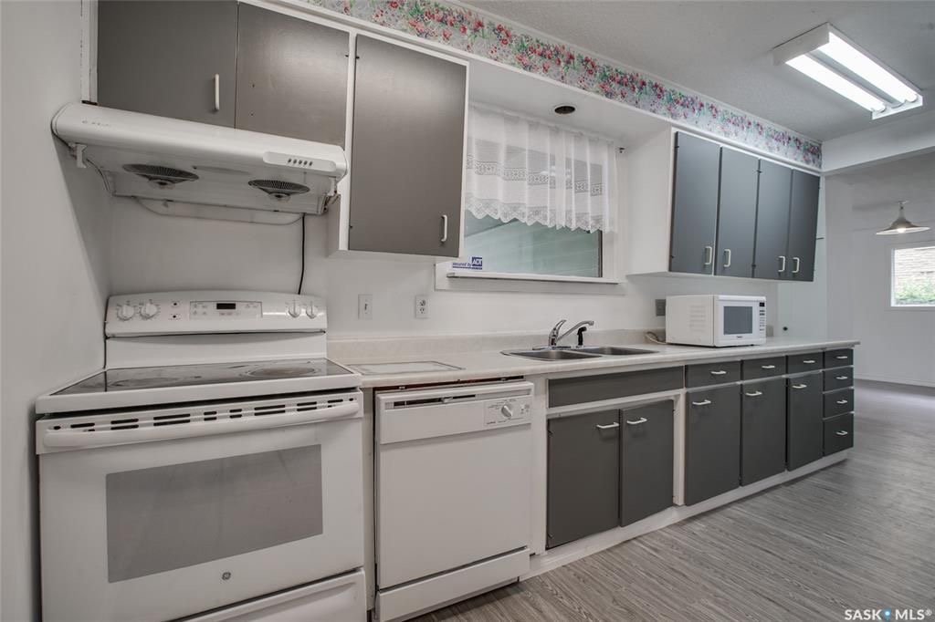 Greystone Heights小区近8街购物，近大学，近小学1082尺独立屋4房2卫（含1室1厅1厨1卫独立出入合法出租地下室套间）出售，全新刷漆，全新地板，全新车道，近期更新有锅炉瓦片热水器等。挂牌价格：$379900。详情请联系地产经纪Gary Gai 盖王睿 - 6