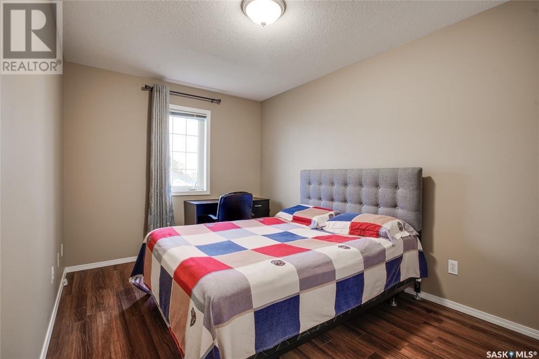 Briarwood小区低密度私密联排出售3房2卫，多窗户采光好，安静（不靠街）多绿地。更新有合成木地板，热水器等。挂牌价格 $259000。详情联系地产经纪Gary Gai 盖王睿 3063413677 微信：gary3677 网站：garygai.com - 8