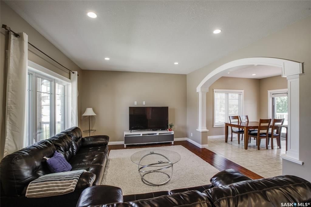 Willowgrove小区2008年建4室3卫1752尺独立屋出售，位置便利步行百米到Willowgrove小学，近商圈，近百年高中，安静内街多窗户房屋状况保养如新。挂牌价格：$435000。 有意请联系地产经纪Garygai盖王睿 - 5