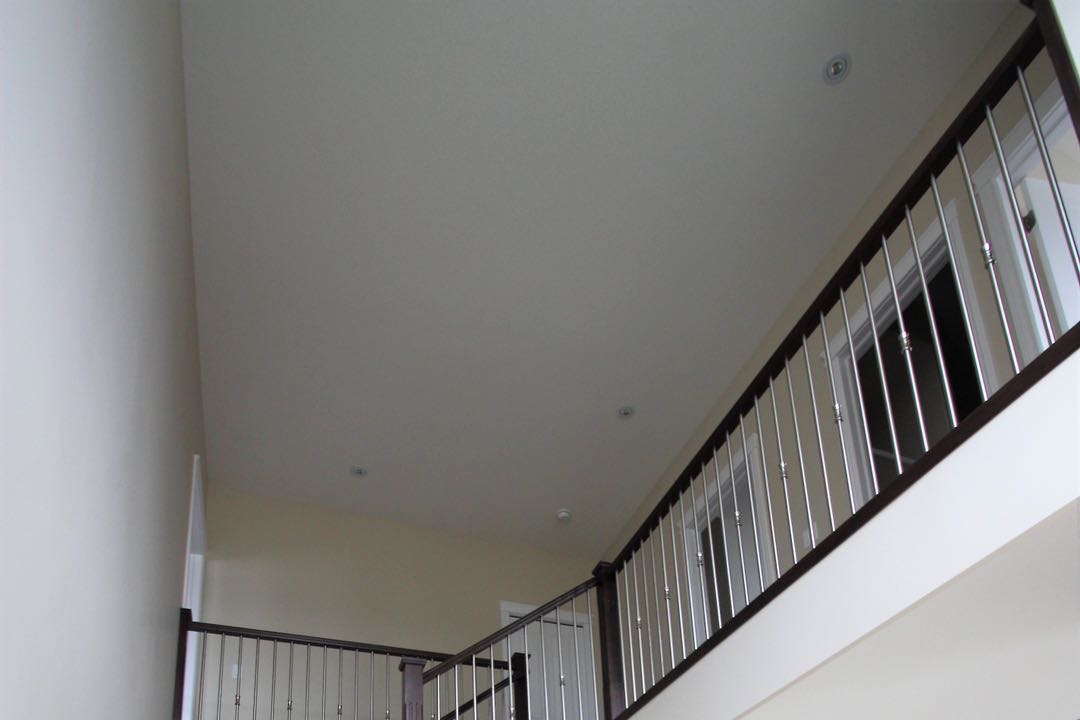 Evergreen小学对面2300尺4房4卫加一书房独立屋出租。2015年建，高档装修，双车库大院子。$2300/月。无家具。租客自付水电气。一年起租，不分租，不抽烟，不养宠物。希望租客干净整洁守约讲理。有意请联系 Gary Gai 3063413677 微信：gary3677 - 2