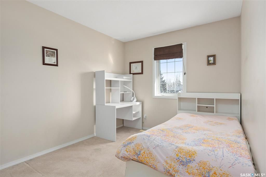 Erindale小区核心地段3室联排出售。本地人业主。步行百米至两所高中（百年高中，St Joseph），两所小学(Dr. John G. Egnatoff School and Catholic Father Robinson school)，附近商圈。房屋保养极佳，朝南大窗户 - 11