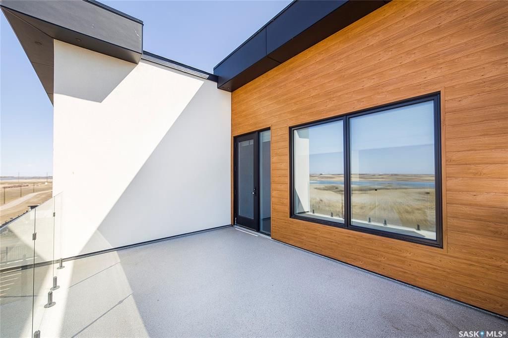 Aspen Ridge小区3600尺地下室步出式独立屋出售！超过5000尺居住面积，绝佳位置背靠自然保护野地，绝佳无遮挡小湖景视野。4房6卫双厨房（中式+西式+嵌入式德国米勒顶级家电), 室内室外独一无二顶级配置装修，全屋水泥地面高科技地热系统，全屋智能系统，7个天窗，白橡木加大 - 35