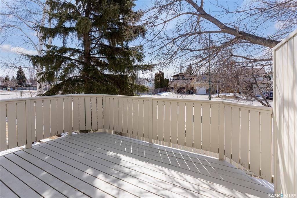 Wildwood小区错层边户联排出售。3房2卫连房子单车库外加室外双停车位，后院露台。主层挑高天花板，合成板地板，半地下室大窗户，近期更换高校锅炉和热水器。房屋保养优，采光好，近公园，学校，购物。挂牌价格 $305,000。详情联系地产经纪Gary Gai 盖王睿 3063413 - 24