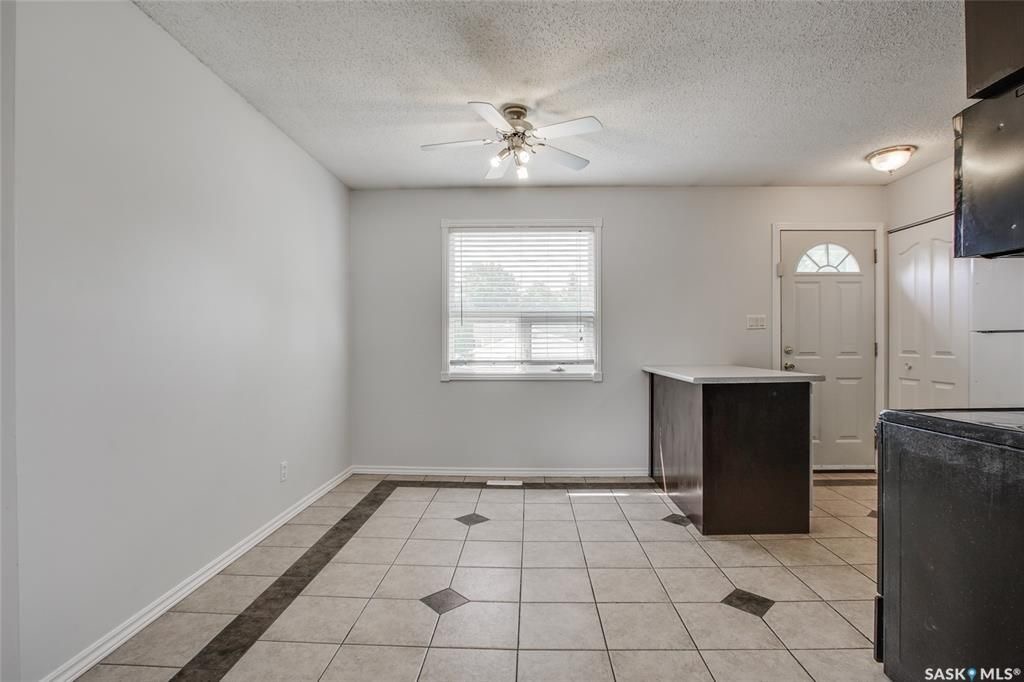 East College Park 816尺错层独立屋出售。 4房2卫。部分实木地板，全新刷漆，升级厨房台面，洗手间。地下室全新翻修，2房1厅1卫卫，超大窗户明亮好采光，较新窗户，较新暖气设备。挂牌价格 $309000。详情联系地产经纪Gary Gai 盖王睿 - 5