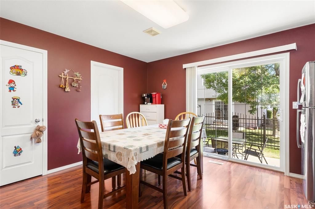 Arbor Creek小区2003年建1116尺s边户2室2卫联排出售，私密安静，地下室装修有一个大活动厅 ，有冷气空调。近小学，高中，公园，商业购物方便。采光好，保养状况好，带两个停车位，新换冰箱。挂牌价格：$235000。 有意请联系地产经纪Gary Gai 30634136 - 12