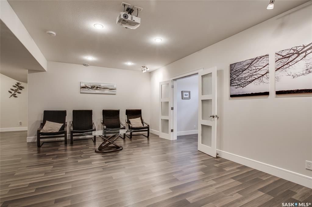 Willowgrove小区2011年建1912尺4室4卫+bonus多功能厅独立屋出售。前MontanaHomes样板间，近公园，学校，购物。高档装修，升级配置：9尺加高一楼和地下室层高，卧室全实木地板，全大理石台面厨房和洗手台，枫木橱柜，天然气壁炉造型墙，高档Bosch家电 - 8