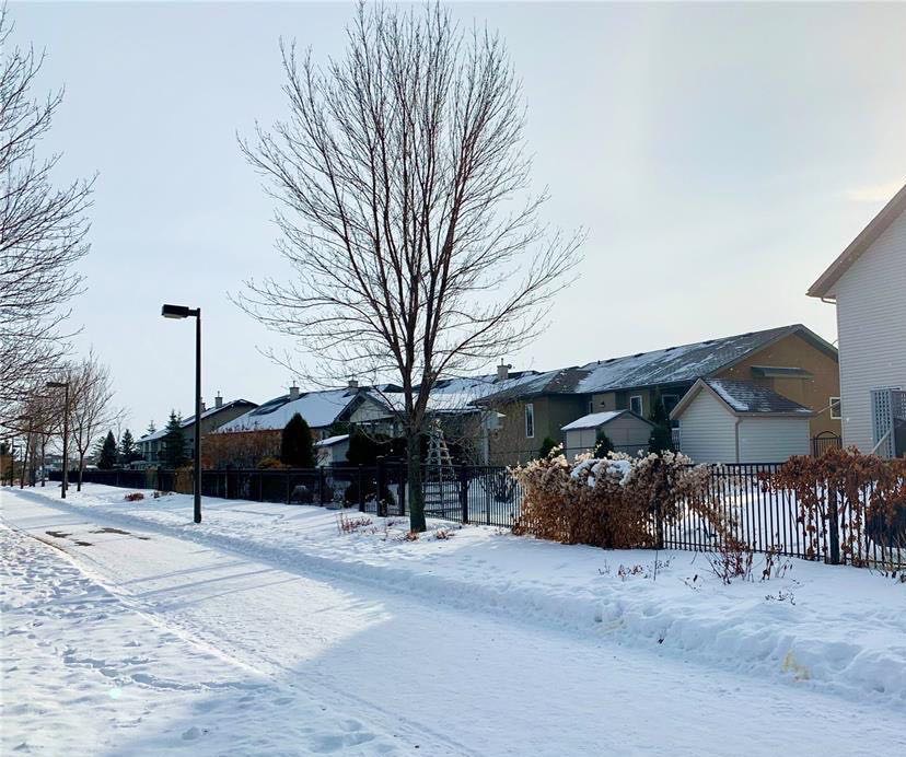 新降价$479900！ Briarwood小区核心路段两层独立屋出售 - 8