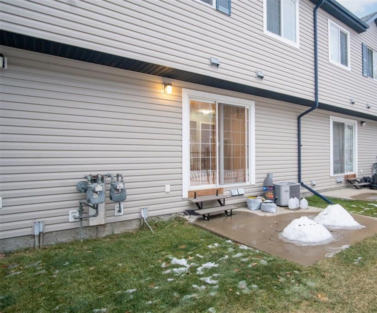 Arbor Creek小区2000年建3室2卫联排，地下室装修有一个大活动厅，背靠绿地 ，有空调。近小学，高中，公寓，商业购物方便。保养状况好，带两个停车位，较新地毯，合成木地板。开价$229000。 有意请联系地产经纪Gary Gai 3063413677 微信：gary367 - 9