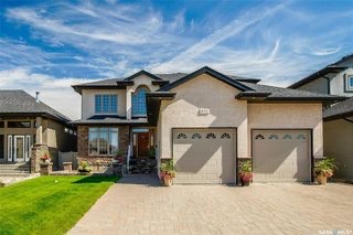 Rosewood小区步行700米至两所小学，2011 年超大空间3150尺独立屋。7房（2楼4房，1楼1房，地下室2房）4卫。里外均为高档装修：越层挑高顶，实木地板，大理石台面，天然气炉灶，高档卫浴，大尺寸厨房客厅餐厅，大窗户多采光。地下定制吧台，大活动空间，外加额外两房一卫。挂 - 4