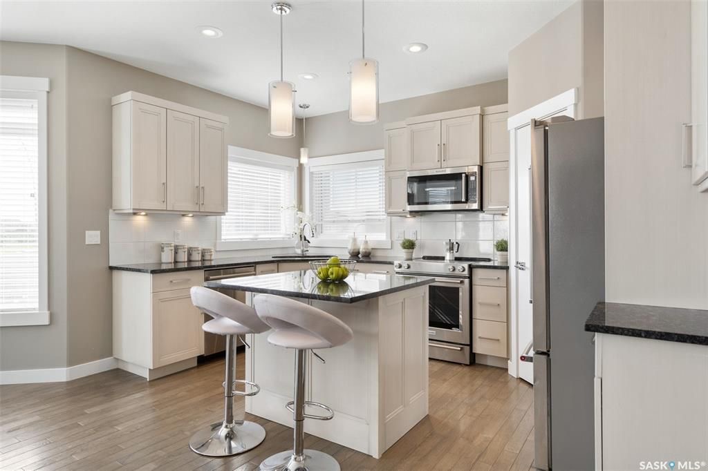 Evergreen2167尺独立屋出售，高档装修，大地块私密大院子（背后不靠邻居）。一楼带独立书房，9尺层高，实木地板，吸顶音响，厨房大理石台面. - 6