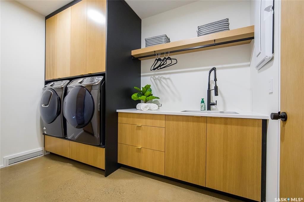 Aspen Ridge小区3600尺地下室步出式独立屋出售！超过5000尺居住面积，绝佳位置背靠自然保护野地，绝佳无遮挡小湖景视野。4房6卫双厨房（中式+西式+嵌入式德国米勒顶级家电), 室内室外独一无二顶级配置装修，全屋水泥地面高科技地热系统，全屋智能系统，7个天窗，白橡木加大 - 36