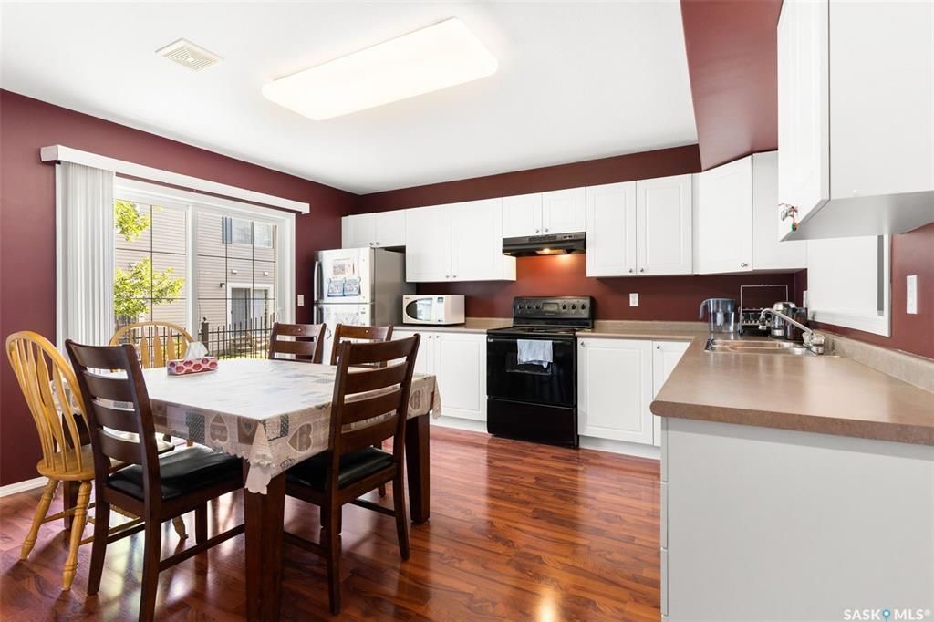 Arbor Creek小区2003年建1116尺s边户2室2卫联排出售，私密安静，地下室装修有一个大活动厅 ，有冷气空调。近小学，高中，公园，商业购物方便。采光好，保养状况好，带两个停车位，新换冰箱。挂牌价格：$235000。 有意请联系地产经纪Gary Gai 30634136 - 9