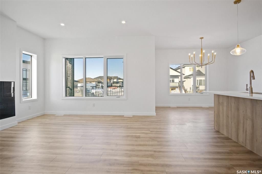 Aspen Ridge小区2021年建全新近2000尺3室3卫带一个多功能厅bonus room双层独立屋出售。全屋高品质装修。步行可达湿地公园。三层楼全部挑高9英尺，一楼加大尺寸欧式窗户，高级复合地板，开放式厨房，石英石台面，高档橱柜，黑色背板，巨大的中岛和附加的储物空间。宽敞 - 5