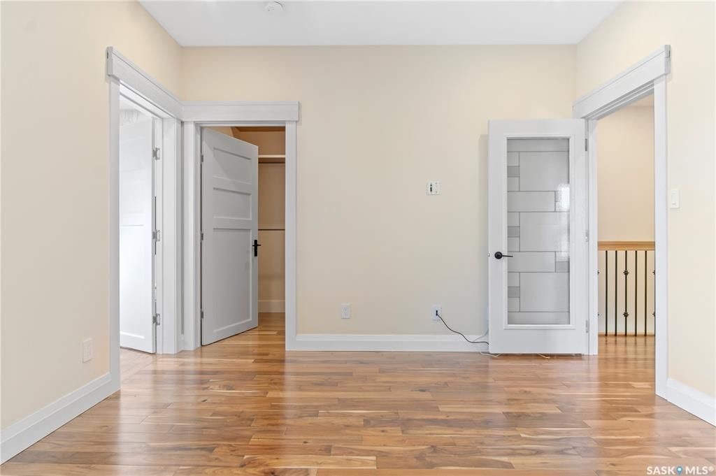 Aspen Ridge小区超大尺寸2016尺两层独立屋出售。好采光，保养如新，高档装修：9尺层高，实木地板，大理石台面，壁炉，不锈钢家电。主层有额外书房，二楼4个大卧室，地下室保温完成。带露台和独立双车库。挂牌价格：$499000。 有意请联系地产经纪Gary Gai 30634 - 17