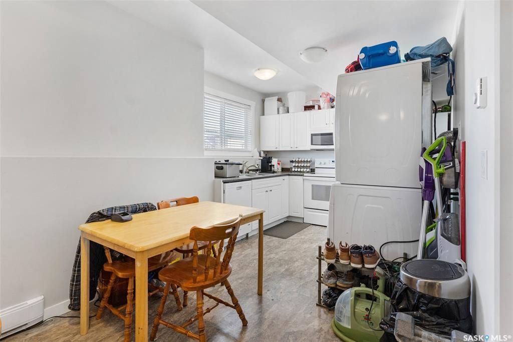 Evergreen小区1215尺错层独立屋出售, 本地西人业主，4房3卫，半地下室带合法出租1厅 1房间1卫分电表，独立出入独立洗衣烘干，另有1大活动空间用于主层住户使用，双车库外加1室外停车位，拐角地块多停车位，带露台，采光好，步行百米至两所小学及公园。 - 24