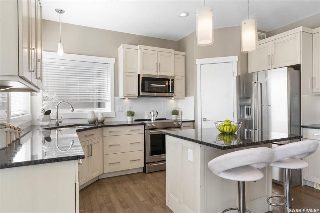 Evergreen2167尺独立屋出售，高档装修，大地块私密大院子（背后不靠邻居）。一楼带独立书房，9尺层高，实木地板，吸顶音响，厨房大理石台面. - 7