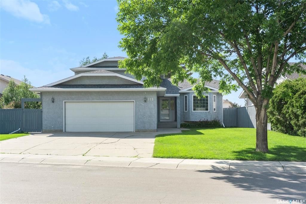 Erindale小区核心地段4房3卫1845尺独立屋出售。步行百米至两所小学Dr. John G. Egnatoff & Father Robinson), 两所高中 St Joseph & Centennial Collegiate, 购物及公园。房屋保养极佳，好格局，采光通透 - 4