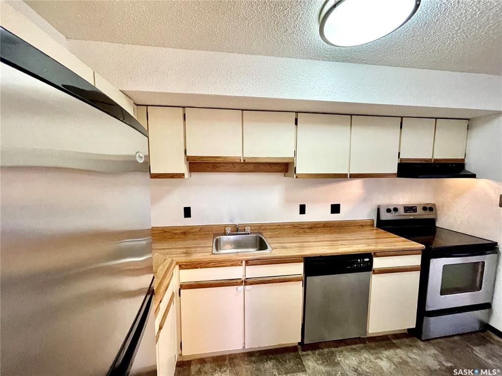 Lakeview小区2室2卫公寓出售，带独立洗衣，主卧带独立洗手间，阳台带储物间，好彩光，交通便利。客厅复合木地板，近期全新刷漆，升级洗手间。房屋状况好。挂牌价格：$129900。详情请联系地产经纪Gary Gai 盖王睿 3063413677 微信：gary3677 网站：ga - 6