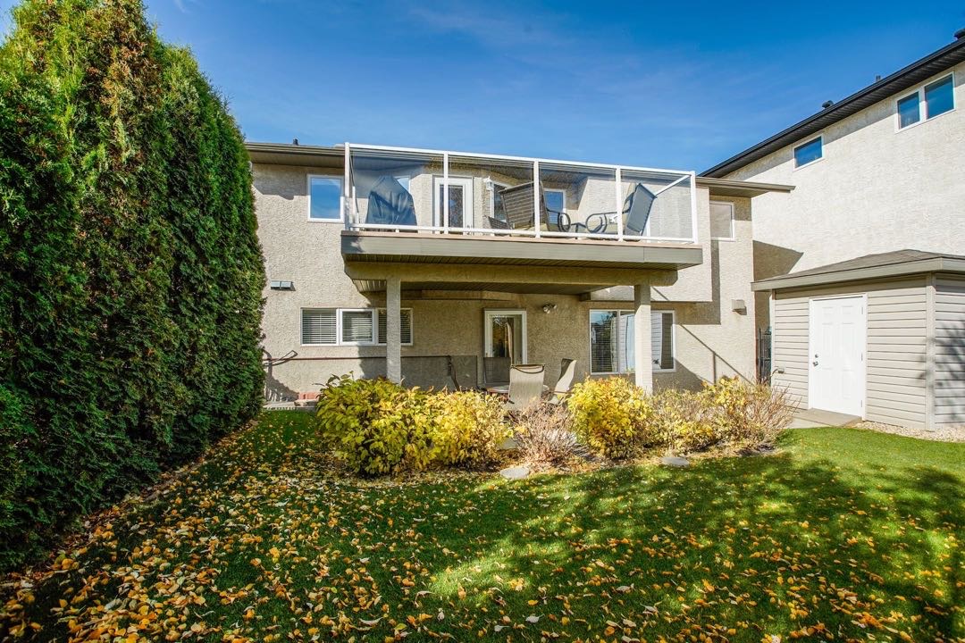 Willowgrove小区1203尺地下室步出式Walkout独立屋出售，背靠大公园。本地西人业主，保养如新。5房3卫，实木地板，天然气明火炉灶，双壁炉。朝阳私密大后院。近小学及附近商区。挂牌价格：$499900。详情请联系地产经纪Gary Gai 盖王睿 3063413677 - 4