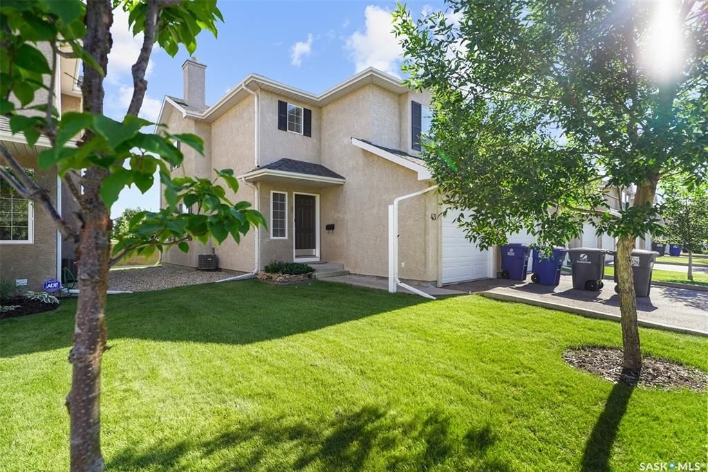 Briarwood小区私密联排出售3房3卫，安静边户多窗户采光好，安静私密绿地，背面没有邻居。二楼三个大尺寸房间，地下室装修有1超大多功能厅外加洗手间，保养如新，实木地板，升级橱柜，天然气壁炉，天窗，中央冷气等。挂牌价格 $285000。详情联系地产经纪Gary Gai 盖王睿  - 5