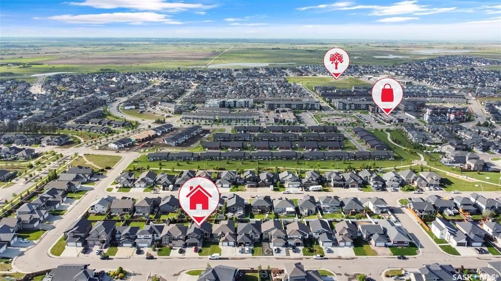 Evergreen 小区5房3卫错层独立屋出售，位于小区最优路段，安静宽敞私密，近小学，高中，公园，购物。高档装修，开放式设计，挑高尖顶，实木地板，飘窗，升级枫木厨房带不锈钢家电和角柜，全大理石台面及厨房背景砖，主卧带步入衣柜高档明卫干湿分离双洗手台洗手间，半地下室大窗户明亮如地 - 5