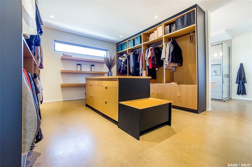 Aspen Ridge小区3600尺地下室步出式独立屋出售！超过5000尺居住面积，绝佳位置背靠自然保护野地，绝佳无遮挡小湖景视野。4房6卫双厨房（中式+西式+嵌入式德国米勒顶级家电), 室内室外独一无二顶级配置装修，全屋水泥地面高科技地热系统，全屋智能系统，7个天窗，白橡木加大 - 32