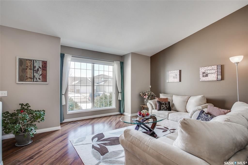 Briarwood小区1706尺独立屋出售，安静成熟街道，大部分设备装修都已升级（地板，窗户，洗手间，瓦片，锅炉，热水器，台面等），保养极佳。4房3卫，挑高顶，大客厅，大尺寸房间。大院子私密性好。地下室完整装修，加大尺寸双车库。挂牌价格：$479000。有意请联系Gary Gai - 4