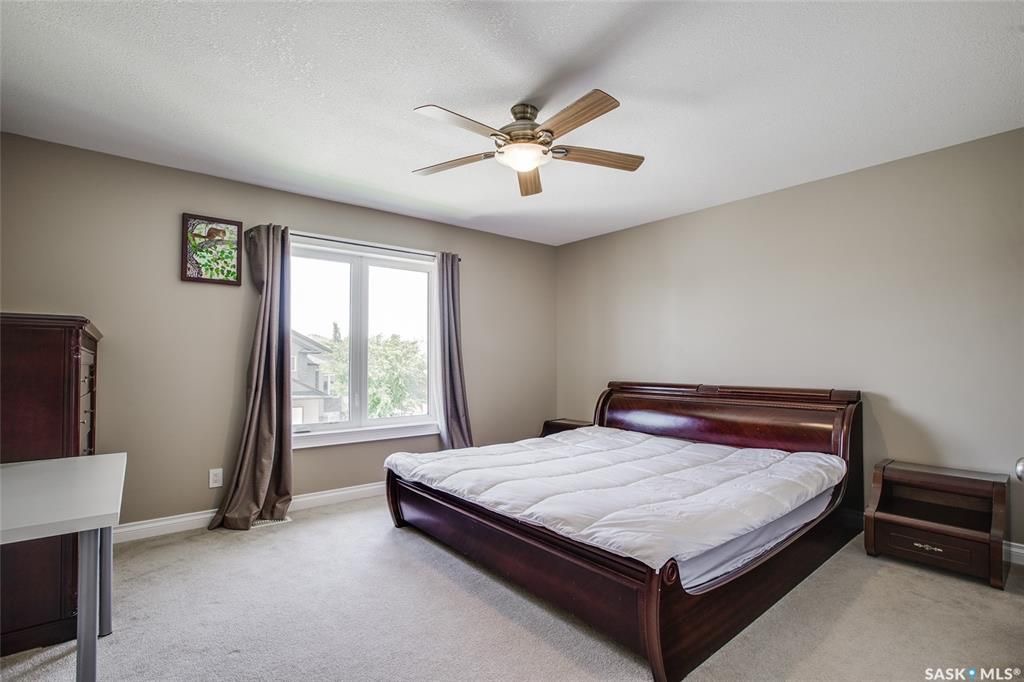 Willowgrove小区2008年建4室3卫1752尺独立屋出售，位置便利步行百米到Willowgrove小学，近商圈，近百年高中，安静内街多窗户房屋状况保养如新。挂牌价格：$435000。 有意请联系地产经纪Garygai盖王睿 - 9