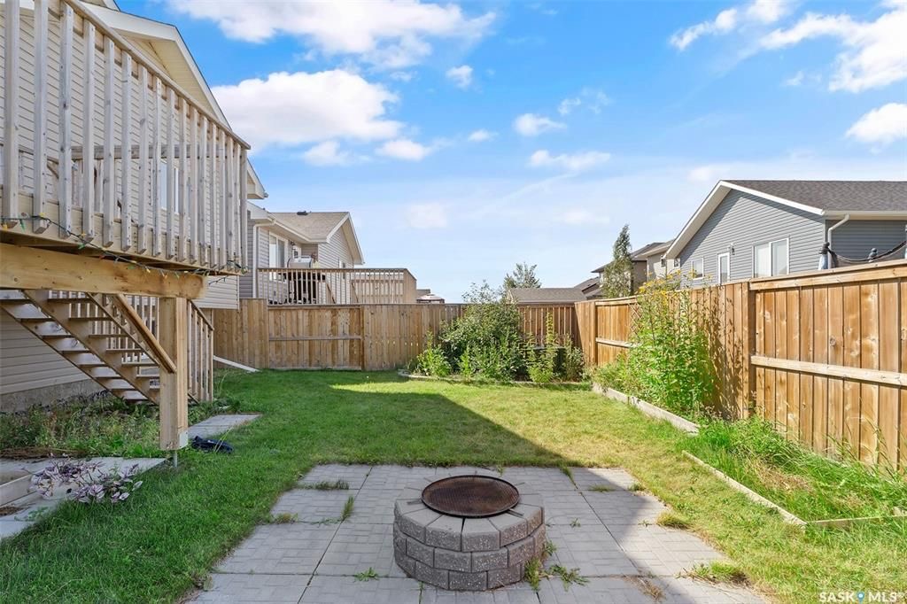 位于Stonebridge 小区紧靠公园绿地，近小学，购物设施，2015年建1249尺Bi Level错层独立屋5房3卫含2室一厅合法出租地下室，出售。 保养如新，大窗户采光好，高档装修，地下室有额外活动空间用于房主使用，外加地下室两房合法出租套间（独立出入，独立电表，独立厨房洗 - 31