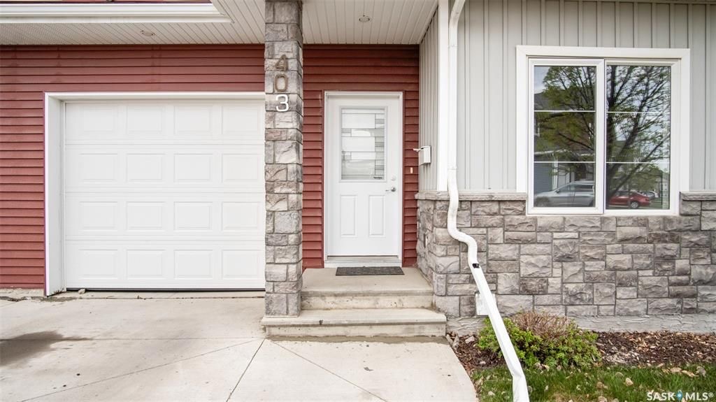 Evergreen小区2014年建3房3卫1书房大尺寸1804尺联排出售。带独立院子及连体车库。房屋特点：一楼书房，9次层高，新合成板地板，枫木厨房带不锈钢家电，客厅大窗好采光，二楼3个大卧室，主卧带步入式衣柜外加独立洗手间浴缸双洗手台。地下室未装修，高层高，带大窗户。房屋全新刷 - 5