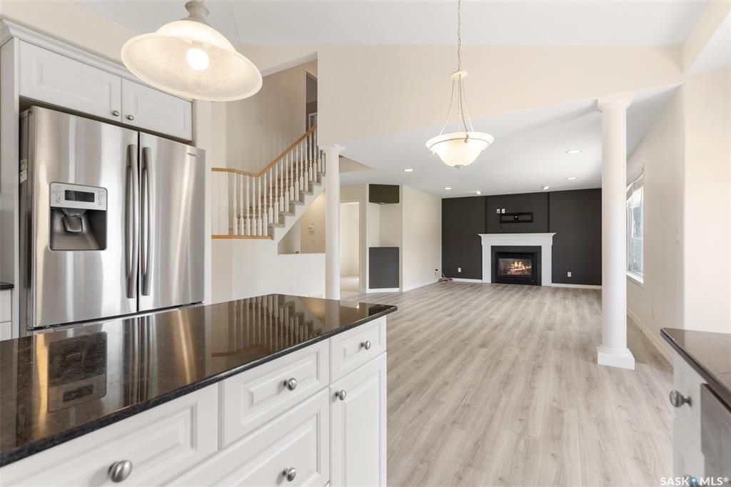 Arbor Creek小区私密安静最佳路段之一2122尺2层独立屋出售。2001年建，过6000尺大地块，5房，1个办公室，3个家庭厅，4卫，一楼挑高顶，明亮PVC大窗，双客厅双餐厅，厨房大理石台面，带独立角柜，新换地板，带一大尺寸书房（可做第六个卧室）二楼三个大房间主卧含独立洗 - 14