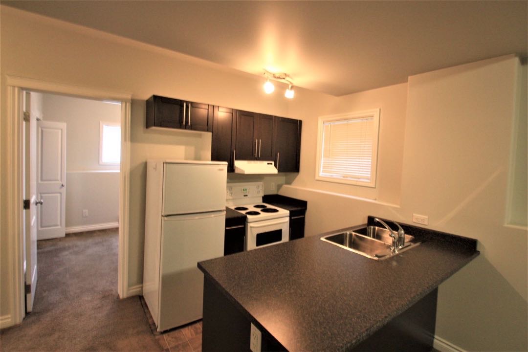 Stonebridge 小区1129尺错层独立屋含2室一厅合法出租地下室出售，实木地板装修，大理石台面，地下室有额外活动空间用于楼上房主使用，外加地下室合法出租套间，独立出入，分开两点表等设备。房子状况如新。挂牌价格：$435000。详情请联系地产经纪Gary Gai 盖王睿 3 - 8