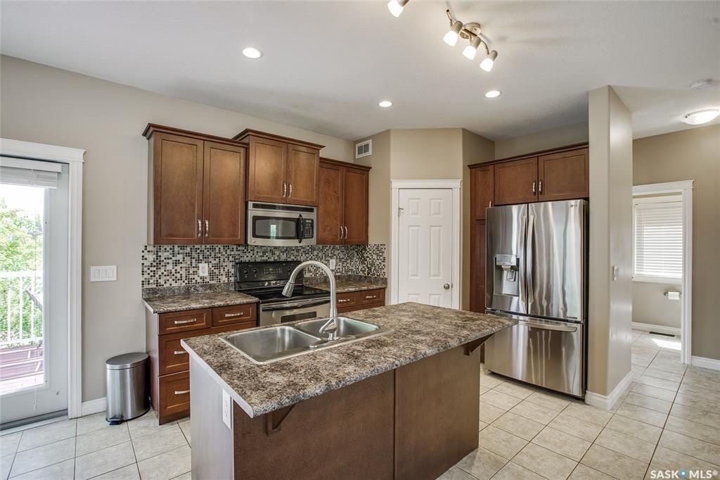 Willowgrove小区2008年建4室3卫1752尺独立屋出售，位置便利步行百米到Willowgrove小学，近商圈，近百年高中，安静内街多窗户房屋状况保养如新。挂牌价格：$435000。 有意请联系地产经纪Garygai盖王睿 - 8