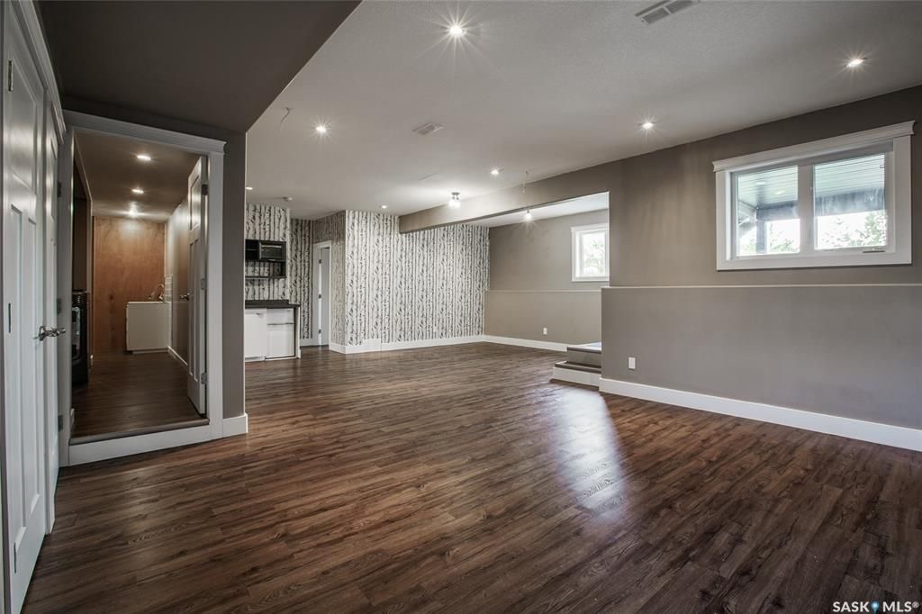 Evergreen小区核心安静路段 近1600尺4房3卫错层独立屋出售，背靠私密绿地步道，风景好，地下室可以独立步出。房屋年代新保养佳。超大多窗户，大尺寸房间，实木地板，厨房大理石台面，挑高层高，双向壁炉。开价：$635000。有意请联系地产经纪Gary Gai - 9