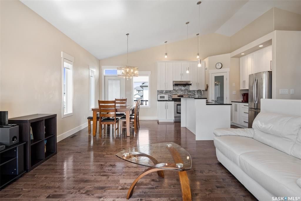 Evergreen小区核心安静路段 近1373尺5房3卫错层独立屋出售，步行至两所小学。高档装修，房屋年代新保养佳。超大多窗户，大尺寸房间，实木地板，厨房大理石台面，挑高层高，半地下室两房一厅一卫，大窗户，大活动室，好采光。挂牌价格：$539000。有意请联系Gary Gai - 8