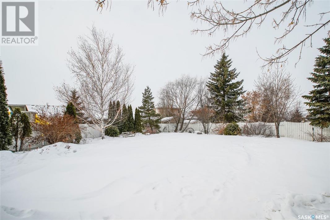 高档社区Briarwood稀缺近一万尺地块，1756尺独立屋出售，安静私密路段。保养极佳4 房3全卫 （4房均在地面以上）双客厅，双餐厅，挑高顶，PVC大窗户，换风系统，地下喷淋！ 超大扇形成熟大院子！挂牌价格 $494900。详情联系地产经纪Gary Gai 盖王睿  - 5