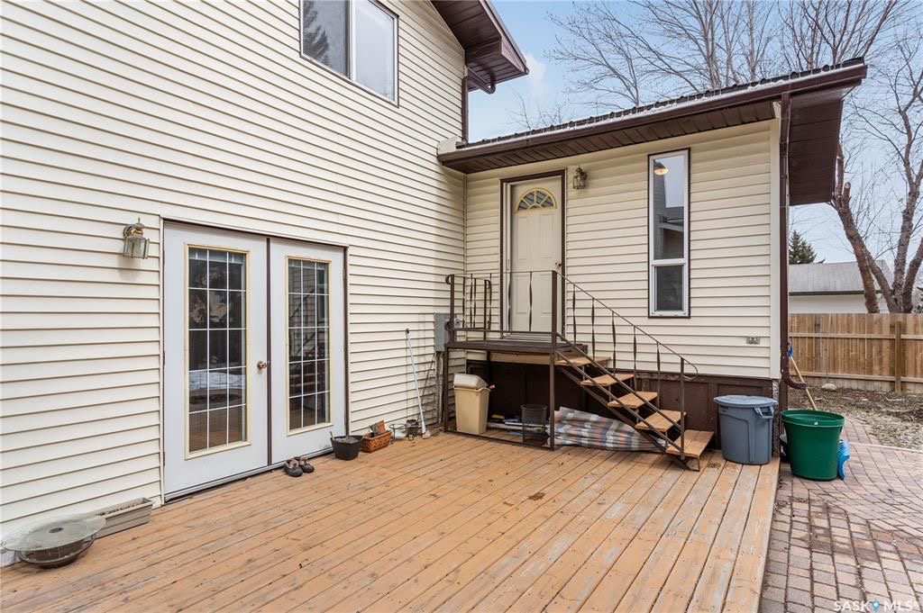 College Park小区近学校近八街安静好地段2274尺独立屋出售。4 房4卫3厅，错层结构。房屋宽敞明亮，实木/软木地板，更新升级厨房台面橱柜，朝南阳光房/正餐厅。二楼房间尺寸大全木地板；主卧带独立洗手间。地下室有超大活动空间，水吧台，洗手间，另有独立工作室。所有大件设备均 - 22