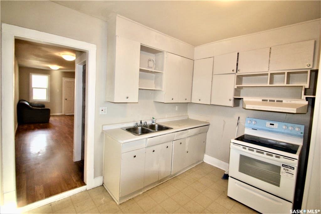 仅$129000！Pleasant Hill 小区 2室一厅一卫715尺独立屋出售。位于20街西，左邻右舍皆为好邻居，带独立私密院子。近期更新有瓦片，锅炉，热水器，灶台，围栏，较新窗户，地板，洁具，灯饰。全新刷漆。近小学，医院，附近购物。挂牌价格：$129000。 - 5