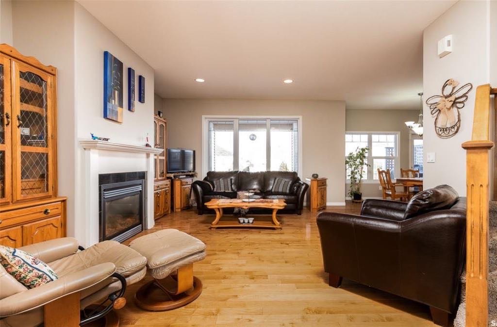 新降价$479900！ Briarwood小区核心路段两层独立屋出售 - 2