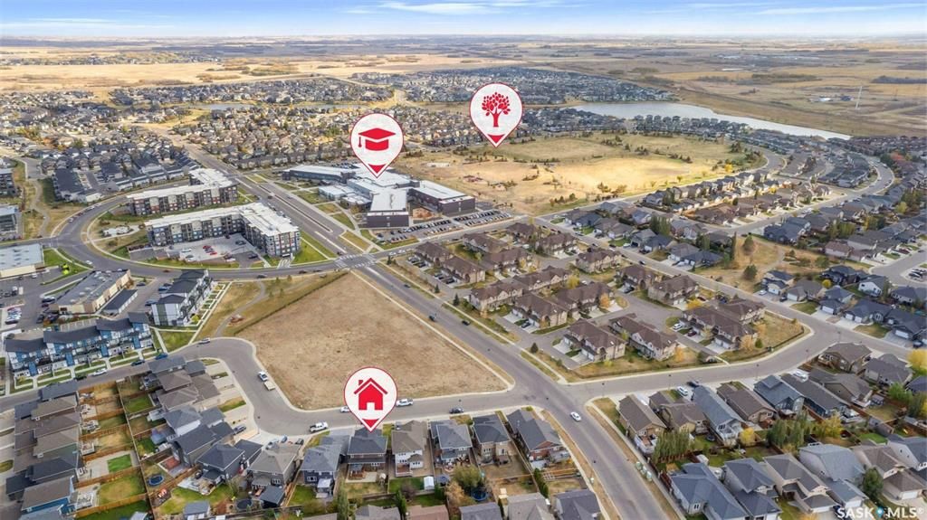 Stonebridge小区步行300米至小学，购物，4房4卫完全装修独立屋出售。2013年建造，安静私密路段，不靠主马路，近社区大公园。 1楼大客厅大窗户好采光，白色现代橱柜，不锈钢家电，充足操作台及收纳空间，2 楼3个大卧室，主卧带独立洗手间步入式衣柜。地下室完全装修有1大家庭 - 5