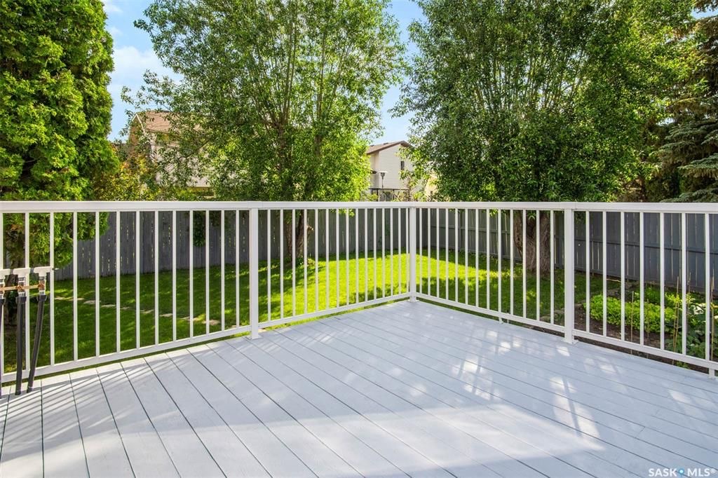 Erindale小区核心地段4房3卫1845尺独立屋出售。步行百米至两所小学Dr. John G. Egnatoff & Father Robinson), 两所高中 St Joseph & Centennial Collegiate, 购物及公园。房屋保养极佳，好格局，采光通透 - 16