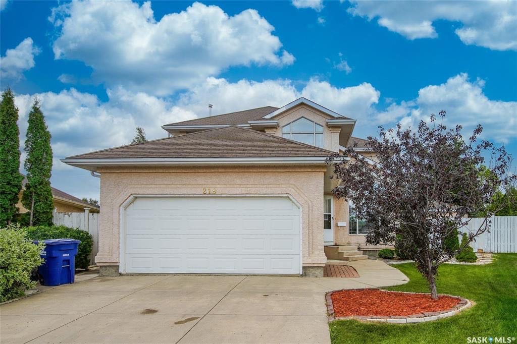 Arbor Creek小区 稀缺过1万尺地块two storey独立屋出售。扇形超大尺寸私密后院。 5房4卫，一楼挑高顶，明亮大窗，双客厅双餐厅，新地板，厨房新理石台面，新不锈钢家电，二楼三个大房间主卧含独立洗手间。地下室完全装好有大家庭厅外加额外两房和一洗手间。新锅炉，新热水器 - 3