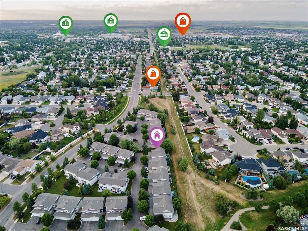 Arbor Creek小区 1364尺双车库联排边户出售。背靠绿地公园。位置安静便利。附近有小学，高中。多窗户大客厅，二楼2个大卧室外加一个大多功能厅。地下室装修有1活动厅带窗户外加完整洗手间。新换瓦片，刷漆，车库门 ，地板，部分家电。挂牌价格 $329900。详情联系Royal - 8