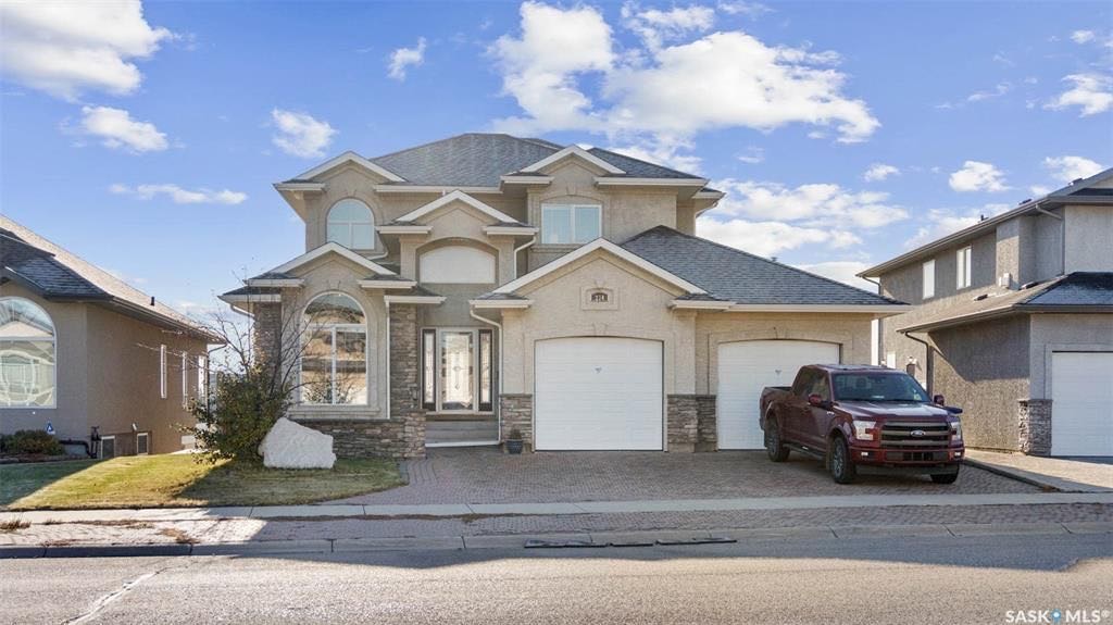 Willowgrove小区2317尺4房+1书房双层独立屋出售。位置极佳，背靠绿地和公园，两所小学，步行两所高中，周边交通便利，生活设施齐全。一层挑高9英尺，超大开放式大厅，带一个天然气壁炉。厨房枫木橱柜，花岗岩台面，储物空间充足，独立食物柜。一楼另带一间书房，也可作为卧室或正式 - 5