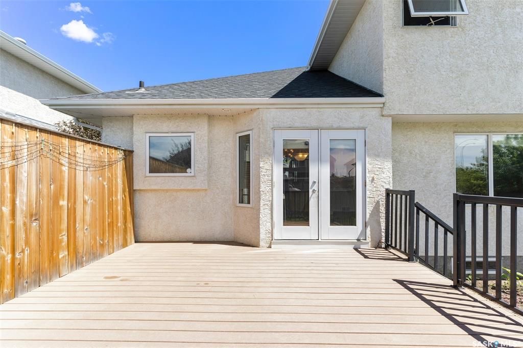 Arbor Creek小区私密安静最佳路段之一2122尺2层独立屋出售。2001年建，过6000尺大地块，5房，1个办公室，3个家庭厅，4卫，一楼挑高顶，明亮PVC大窗，双客厅双餐厅，厨房大理石台面，带独立角柜，新换地板，带一大尺寸书房（可做第六个卧室）二楼三个大房间主卧含独立洗 - 26