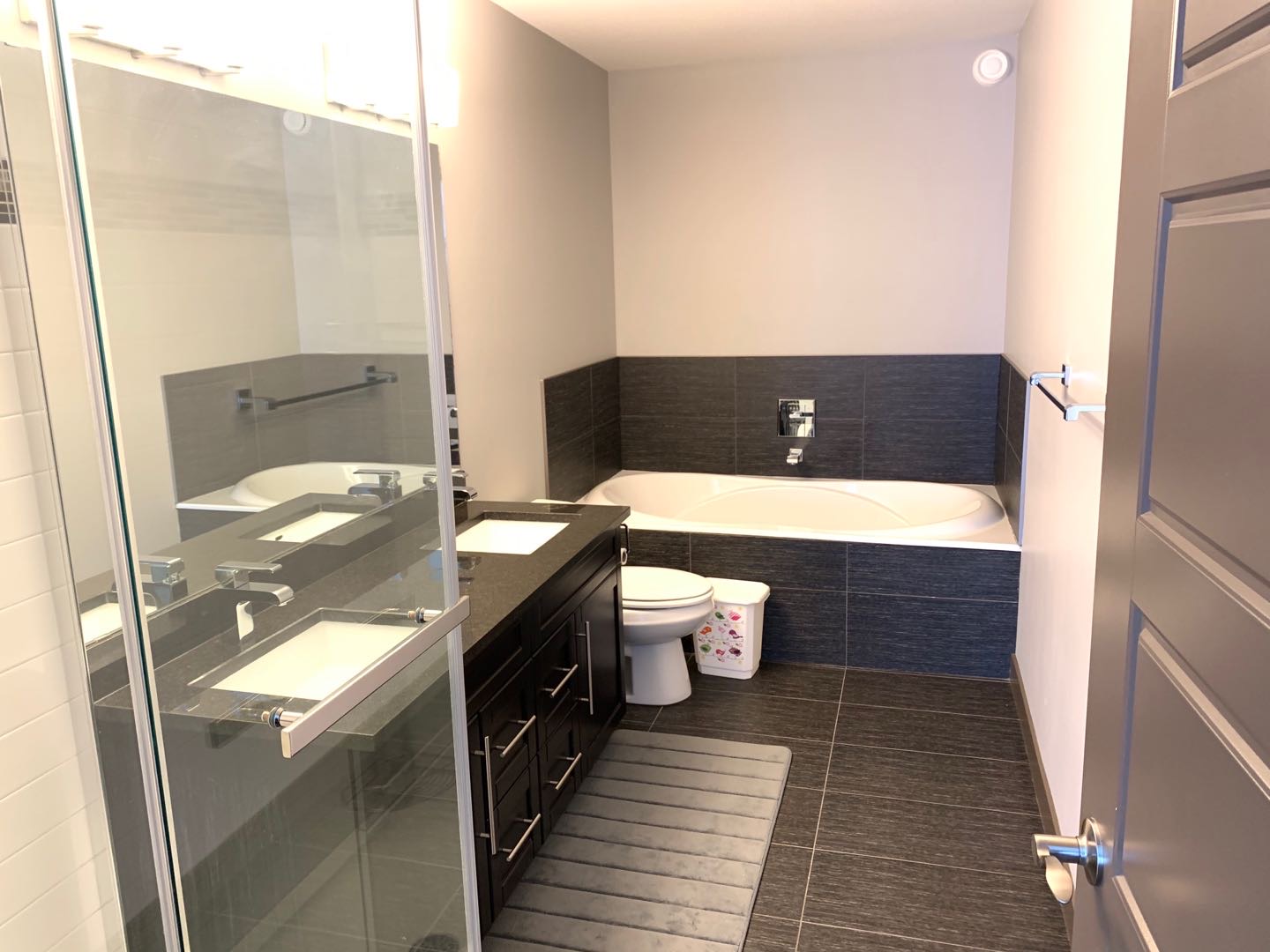 Evergreen小区独立屋整体出租 3房 3卫 2厅，双车库。$2200 - 9