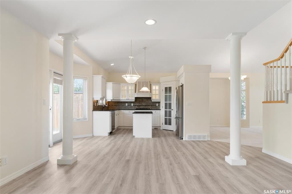 Arbor Creek小区私密安静最佳路段之一2122尺2层独立屋出售。2001年建，过6000尺大地块，5房，1个办公室，3个家庭厅，4卫，一楼挑高顶，明亮PVC大窗，双客厅双餐厅，厨房大理石台面，带独立角柜，新换地板，带一大尺寸书房（可做第六个卧室）二楼三个大房间主卧含独立洗 - 16